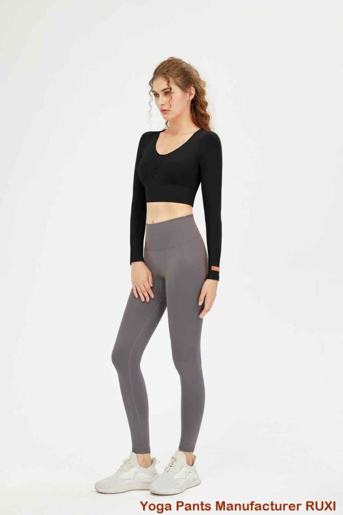 Îmbrăcăminte de yoga de mărime plus confortabilă elegantă