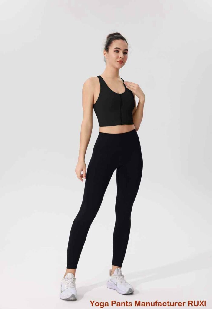 cei mai buni pantaloni scurți de yoga pentru coapse groase
