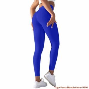 Pantaloni scurti de antrenament pentru femei cu buzunare