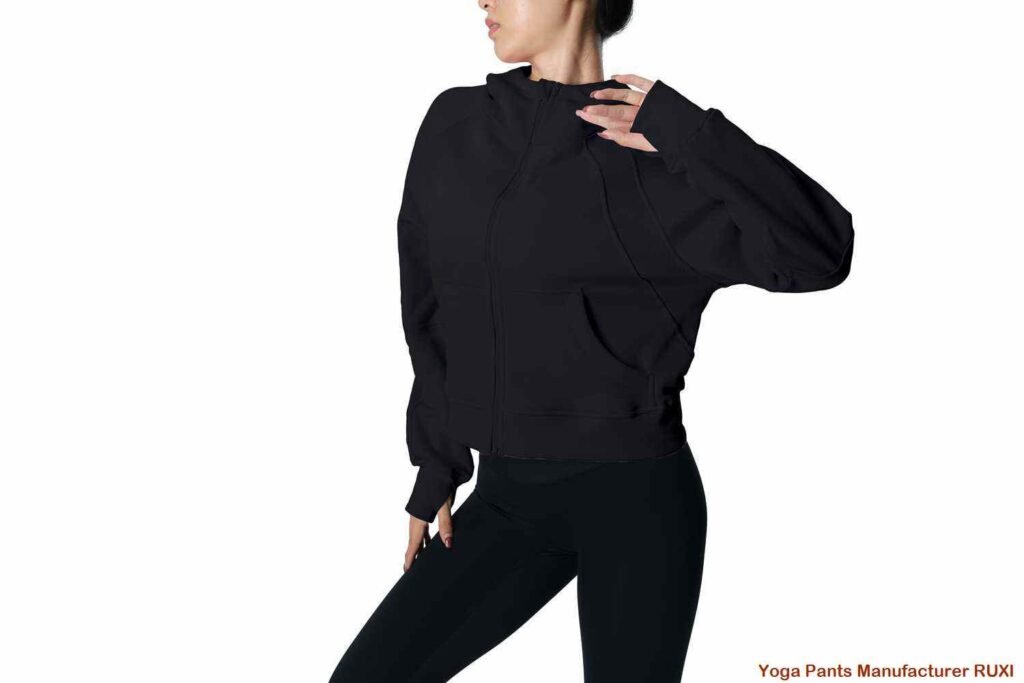 Pantaloni scurți de gimnastică pentru femei cu buzunare
