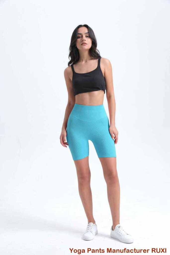 pantaloni scurți sport negri pentru femei RUXI r3084