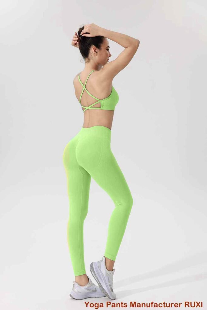 Pantaloni scurți pentru alergare cu buzunare RUXI r2904